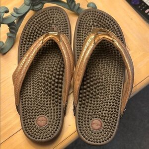 Gold Brown kenkoh flip flops
